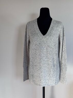 GAP Women’s Light Gray Flecked Knit Sweater